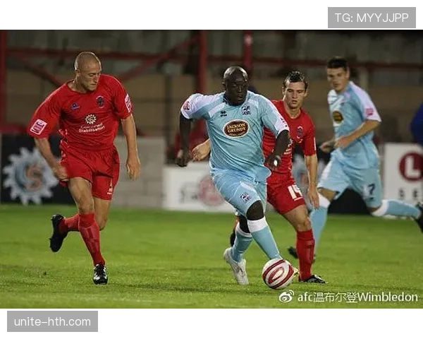 荷兰阿克右后卫崭露头角，未来前景备受期待