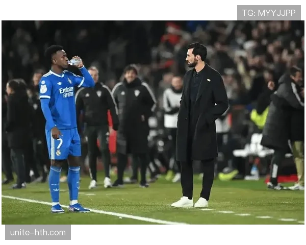 皇马更衣室权力重新分配对球队稳定性与赛季走势带来变化 皇马更衣室权力重新分配对球队稳定性与赛季走势带来变化