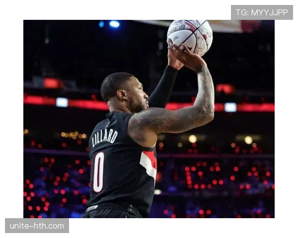 利拉德休赛期还在凌晨四点练投篮，邻居以为闹鬼